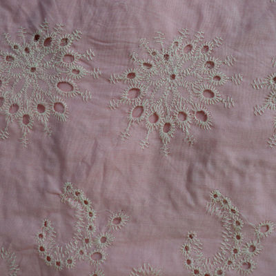 Textile brodé blanc de vêtement de tissu de coton de couleur solide de robes de doux