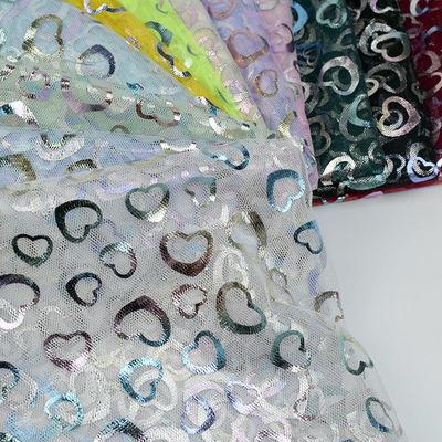 Les oiseaux modèlent la fleur lacent doucement les paillettes adhésives de tissu de Tulle
