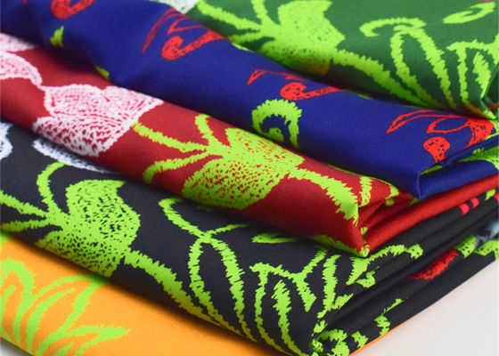 Le grand polyester de fleur a imprimé le tissu pour des accessoires de décoration