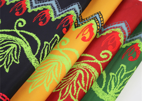 Tissu vert adapté aux besoins du client d'impression de polyester pour le poids moyen de femmes