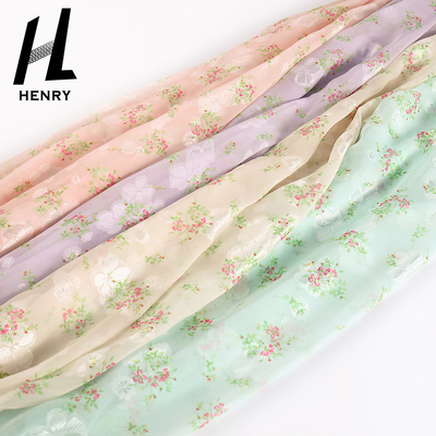 La mousseline de soie florale molle de textile a imprimé le tissu pour le poids léger de vêtement